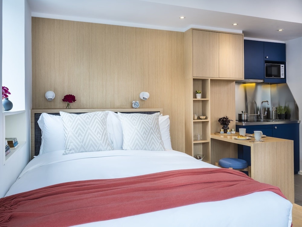CHI Residences 138