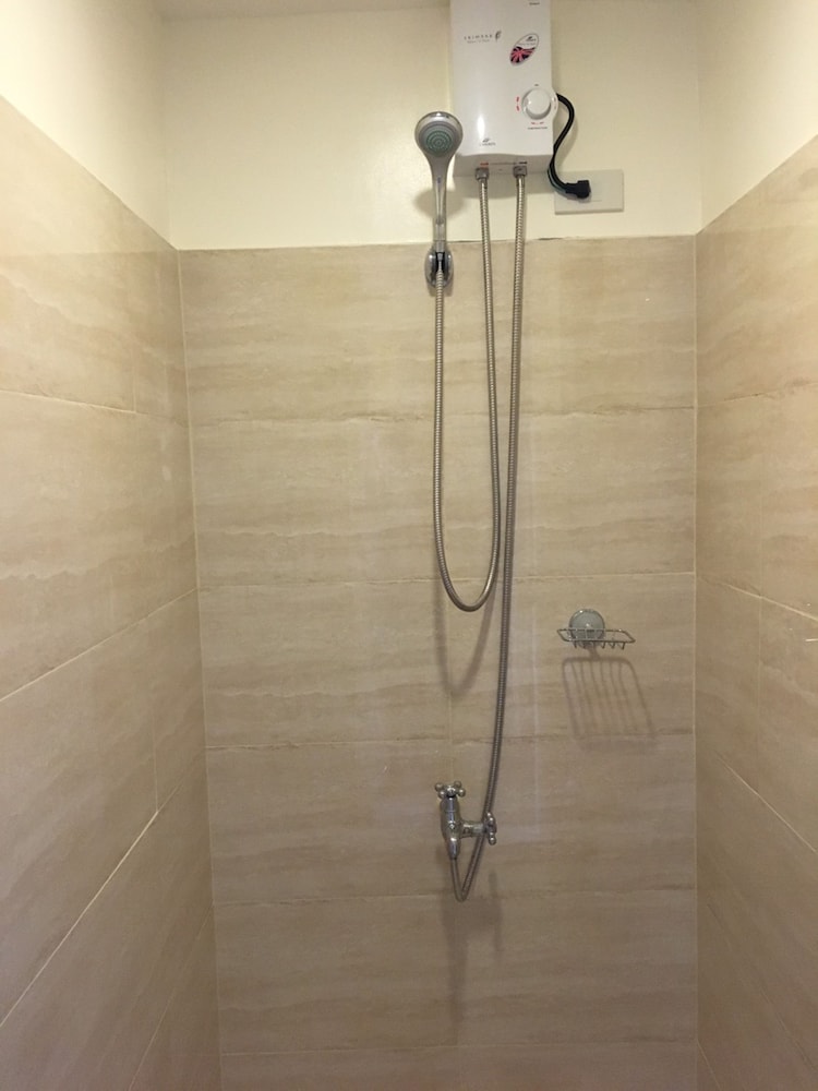 Mabolo Garden Flat by SDC