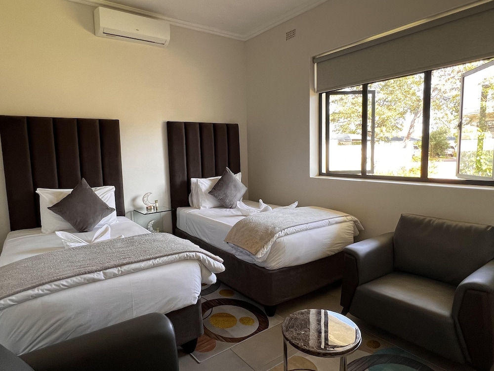 Victoria Falls Estate Villa - 2274