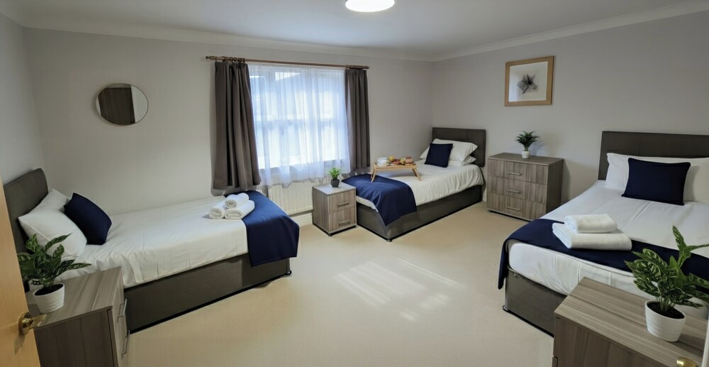 Charming 4-bedroom Stoke Gifford Retreat for 9 Guests