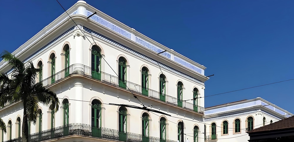 Moderno no Gonzaga a 400m da praia c AC