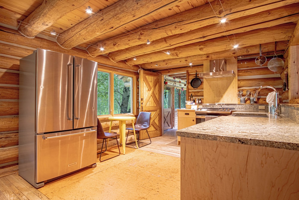 The Barn on Warm Springs Creek - 9 Riverfront Acres