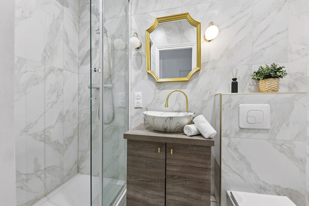 Classy 1BR - Elysee & Madeleine Area
