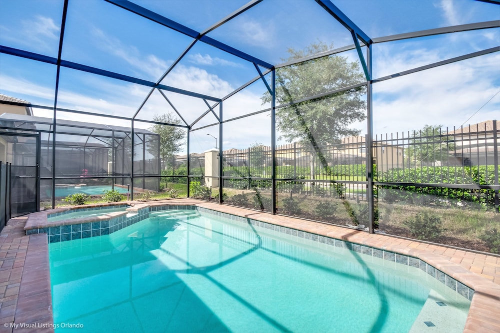 5 Bed 5 Ba Villa with Game Room, Pool & Spa - Image 3