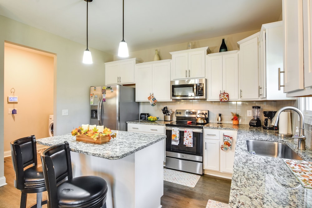 11 Mi to Fort Bragg: Family Home w/ Patio!