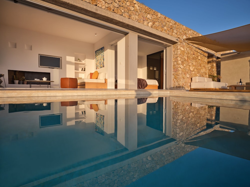 Santorini Heights