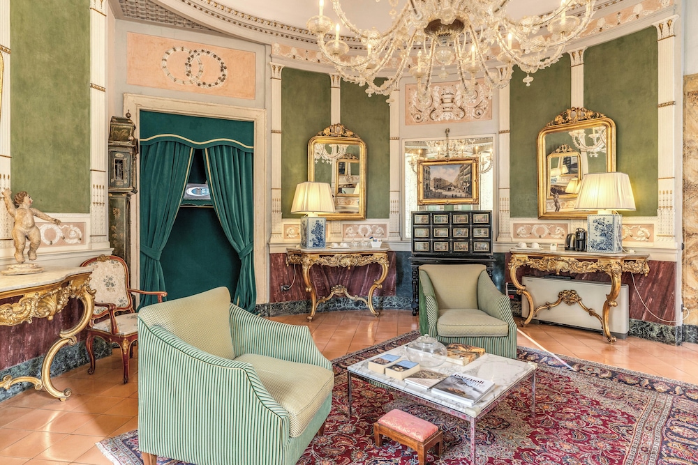 Palazzo Doria Suites