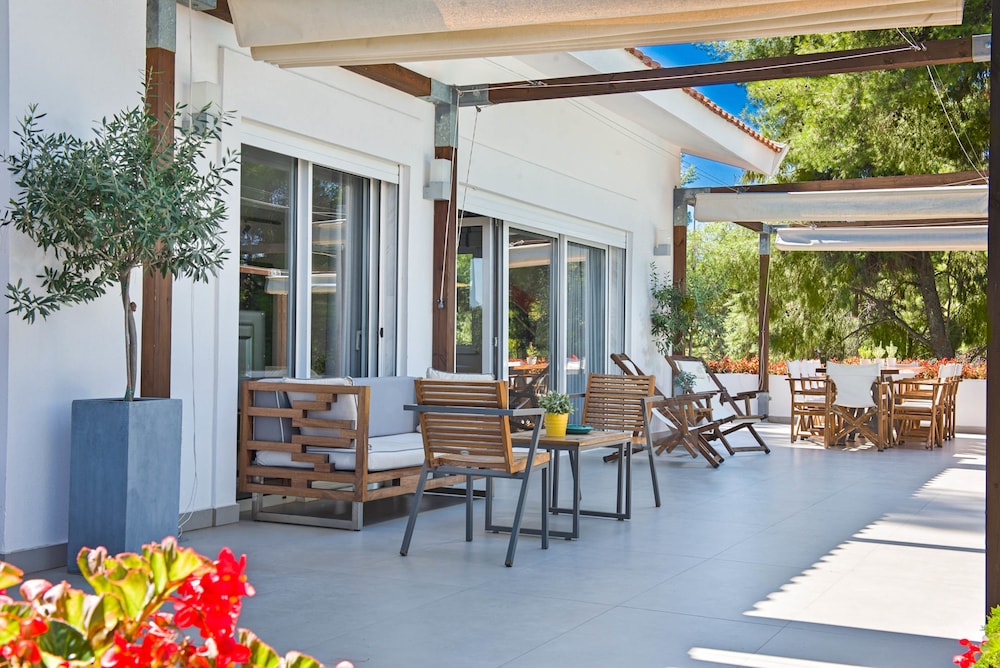 The White Villa At Sani