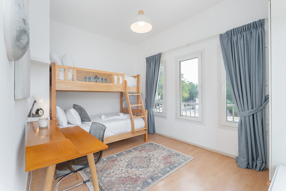 Tranquil 3BR Villa in Springs Community - Sleeps 7