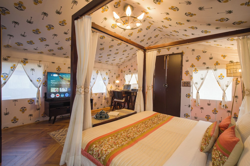 ELIVAAS 5-BHK with Luxe Mudhouses, Tents, Pond & Pvt Pool | Kaimalgarh Farmstay