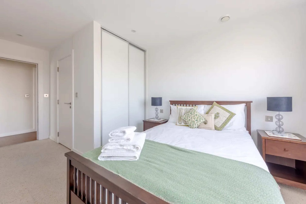 2BD Flat Overlooking the River Thames! - Greenwich