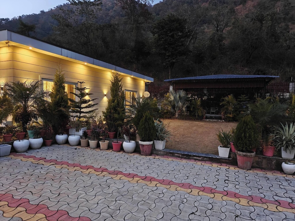 The Paradise - Luxury 3BR Villa Near the Airport in Dehradun