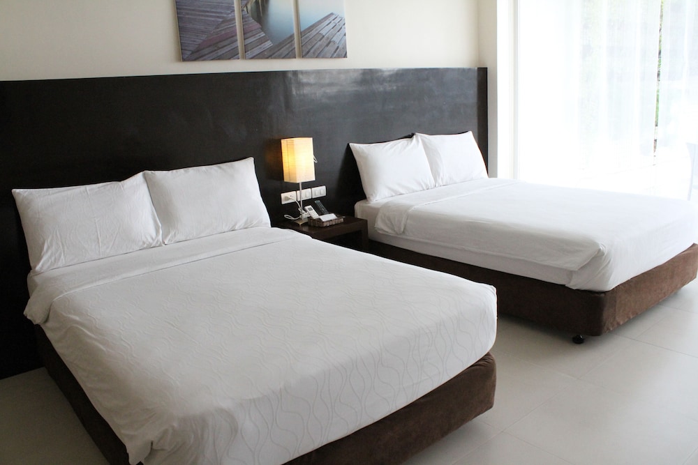 Ocean Suites Boutique Hotel