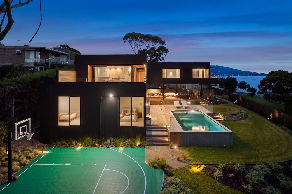 Blanc de Noir Luxe Grandeur Heated Pool and Spa