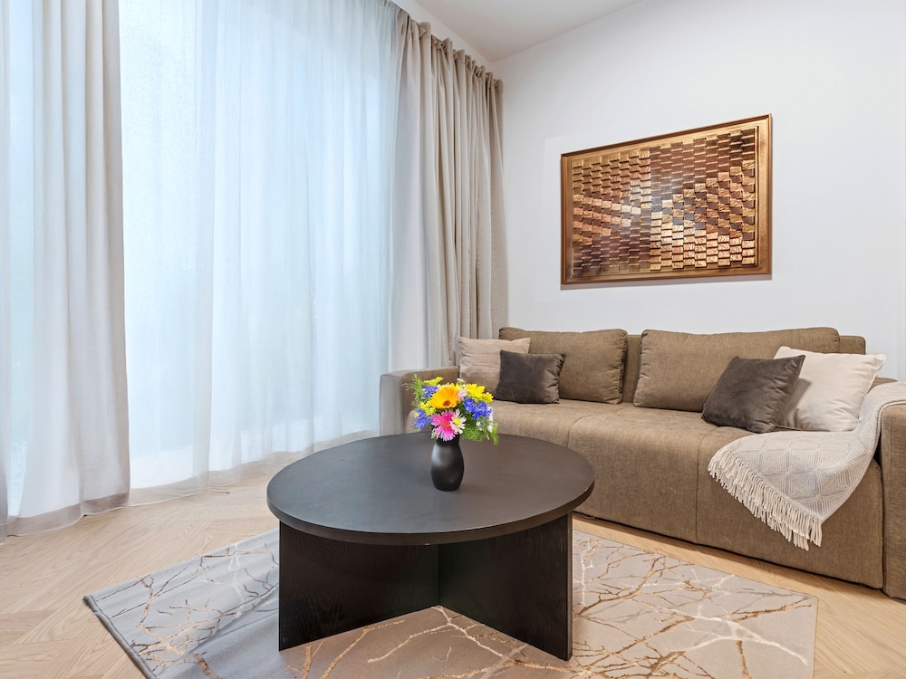 Living No. 5 by GT7 Hospitality