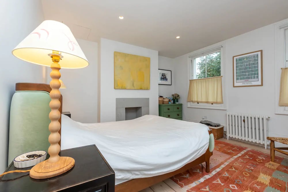 Beautiful 2 Bedroom Townhouse With Garden in Kentish Town