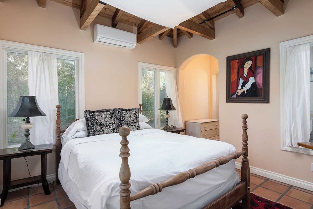 Two Estates w/ Pools, Hot Tubs, Game Rooms, Valley Views & Tennis Court Near Beaches & Wineries