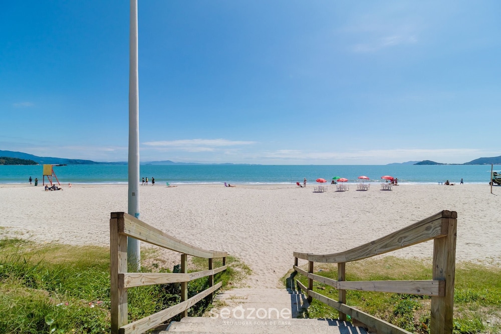 Great Beachfront Apartment Lbm306