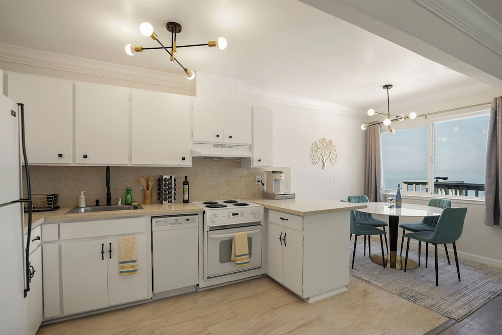 Delightful 2BR Mountain OceanSunset View