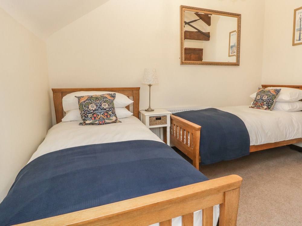 Oak Cottage view 3