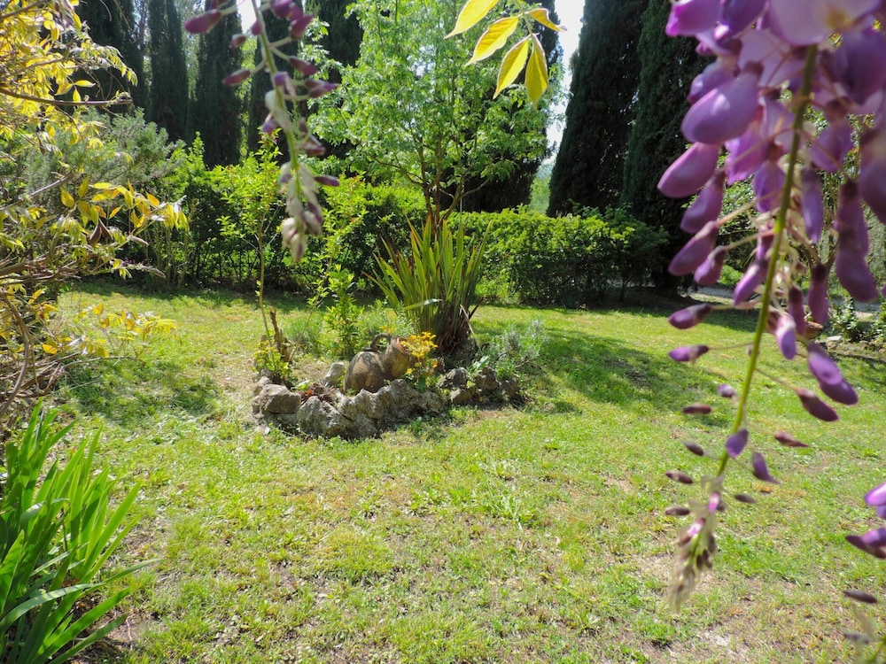 Rustic Pool Villa in Roman Countryside view 4