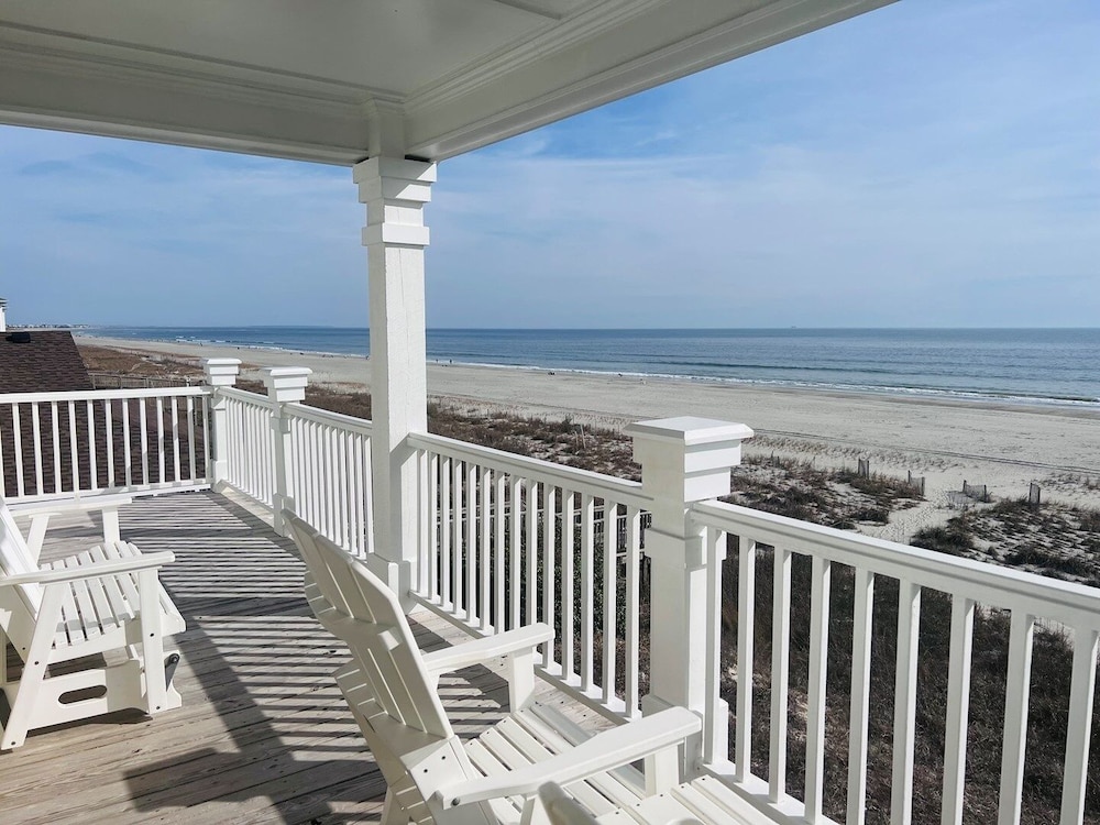 1 Ez Access 4 Bedroom Home by RedAwning