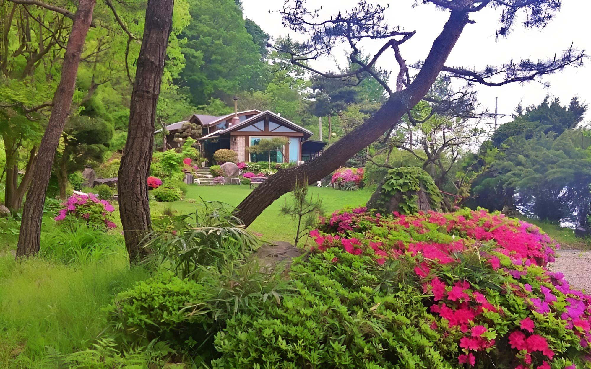 Yangpyeong Dalbichi Meomuneunjip view 3