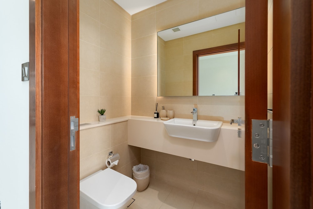 Sleek 1BR at Dubai Marina w Balcony
