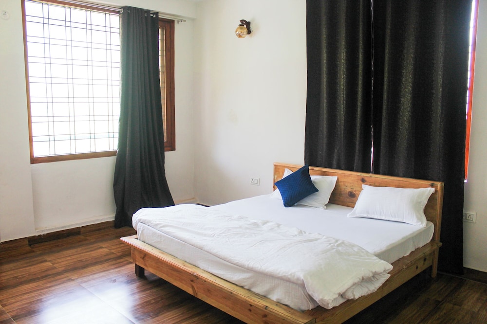 GoBravo 16 3BHK Farm with Pool & Lawn Sec150 Noida
