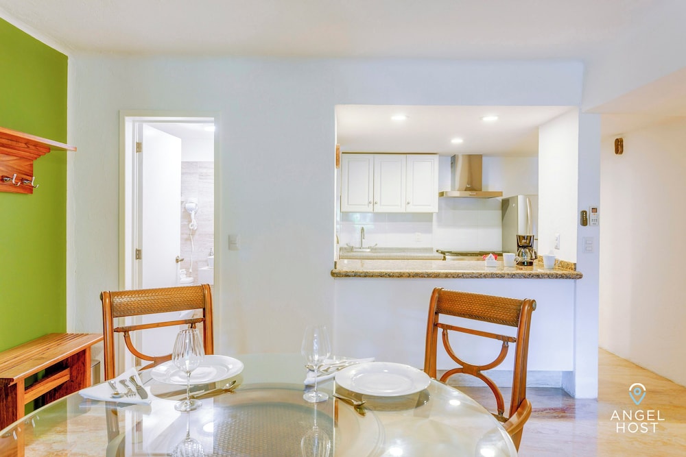 Deluxe Suites at Villas Tropical