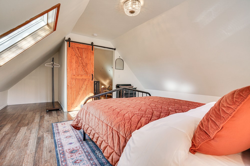 Saint Paul Vacation Rental Near Shopping & Dining!