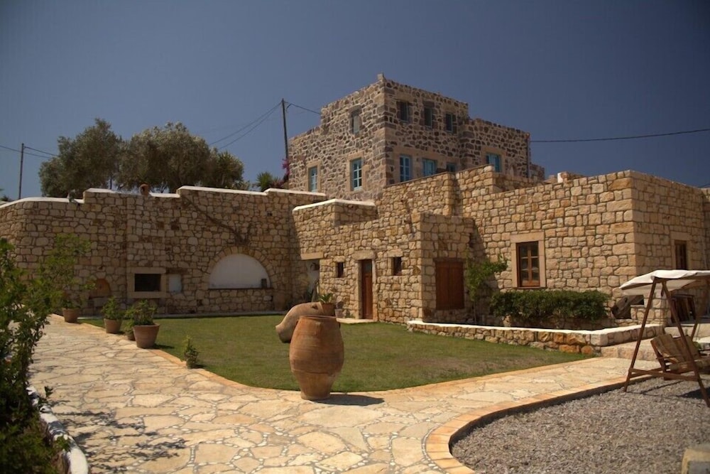 Eirini's Luxury Hotel Villas