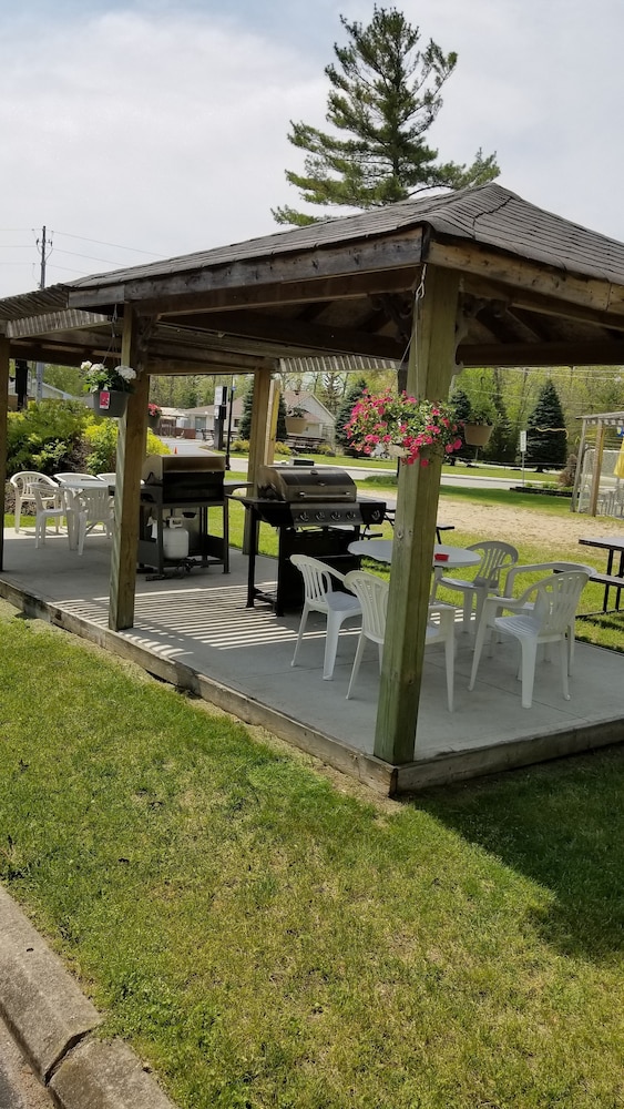 Wasaga Beach Inn And Cottages