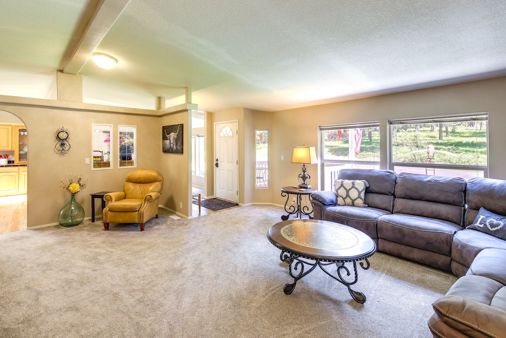 Peaceful Hideaway ~ 16 Mi to Downtown Missoula! view 5