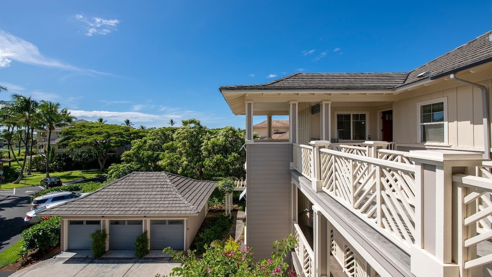 Top-floor Condo w/ Golf and Mountain Views - Pool, Gym, Wifi - Vrkcv