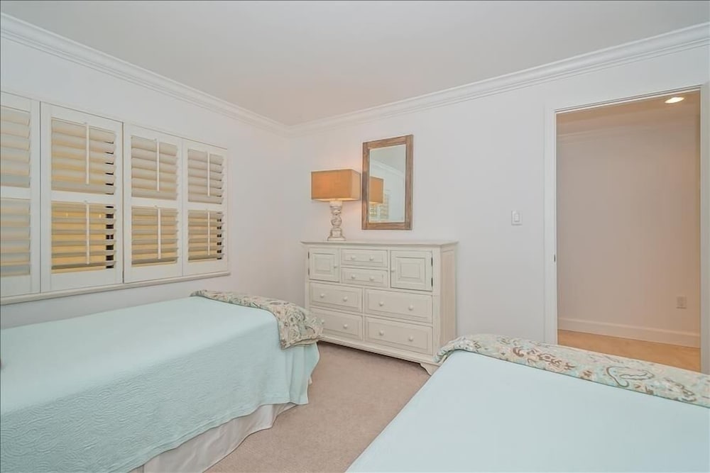 Sea Oats 344 2 Bedroom Condo by RedAwning view 3