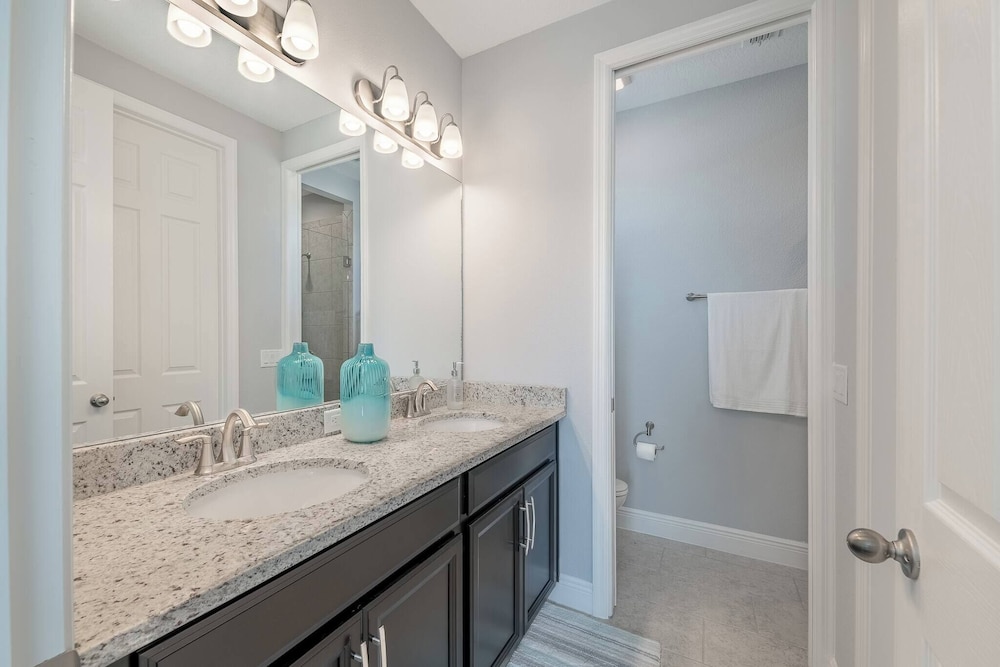 Home Near Disney Area-sleeps 14 Guest