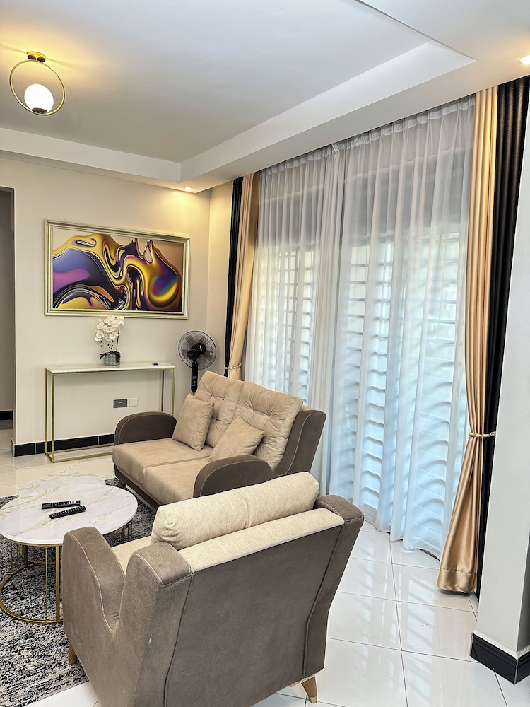 LivLuxe Apartments 3