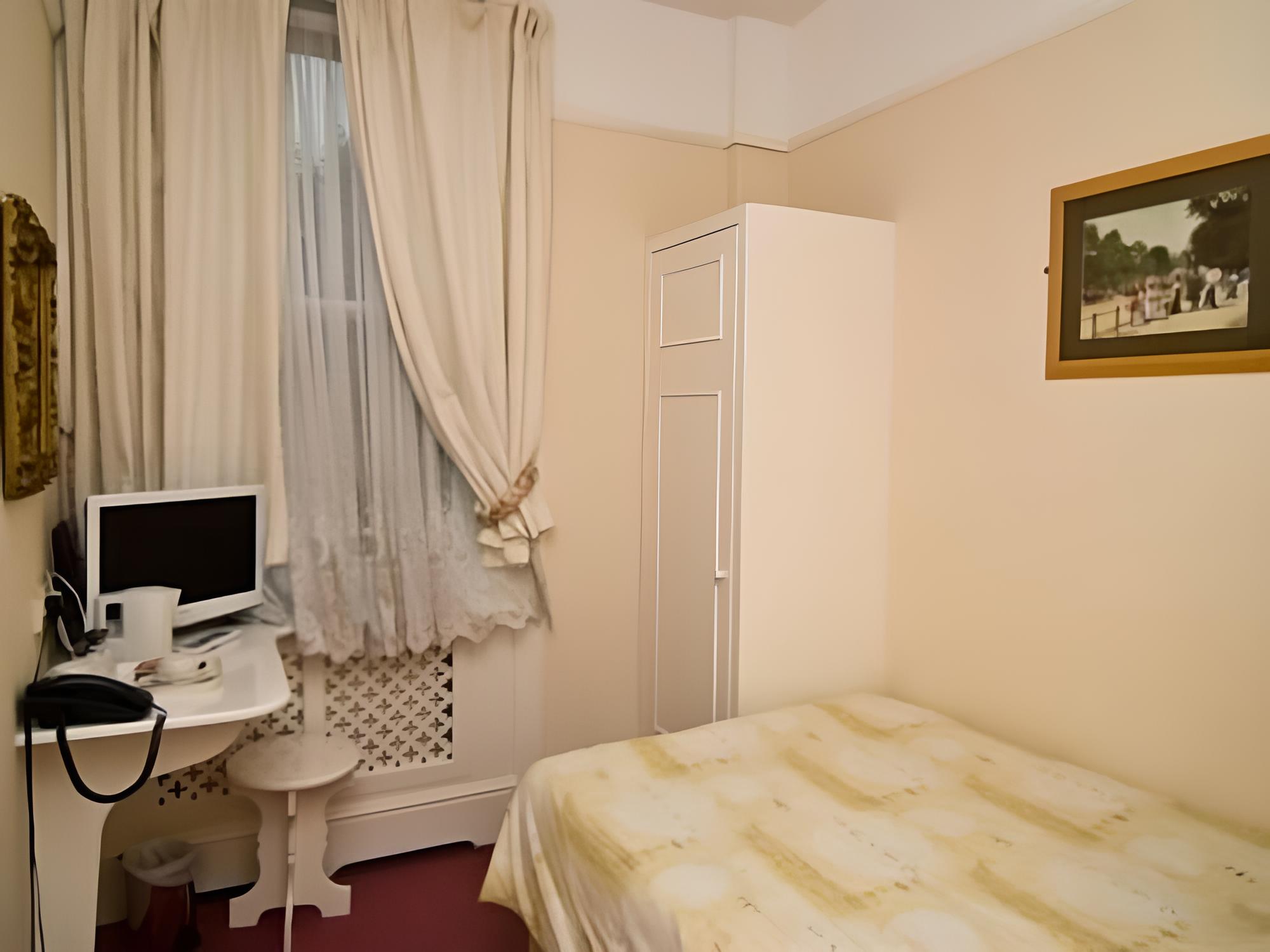 Maranton House Hotel