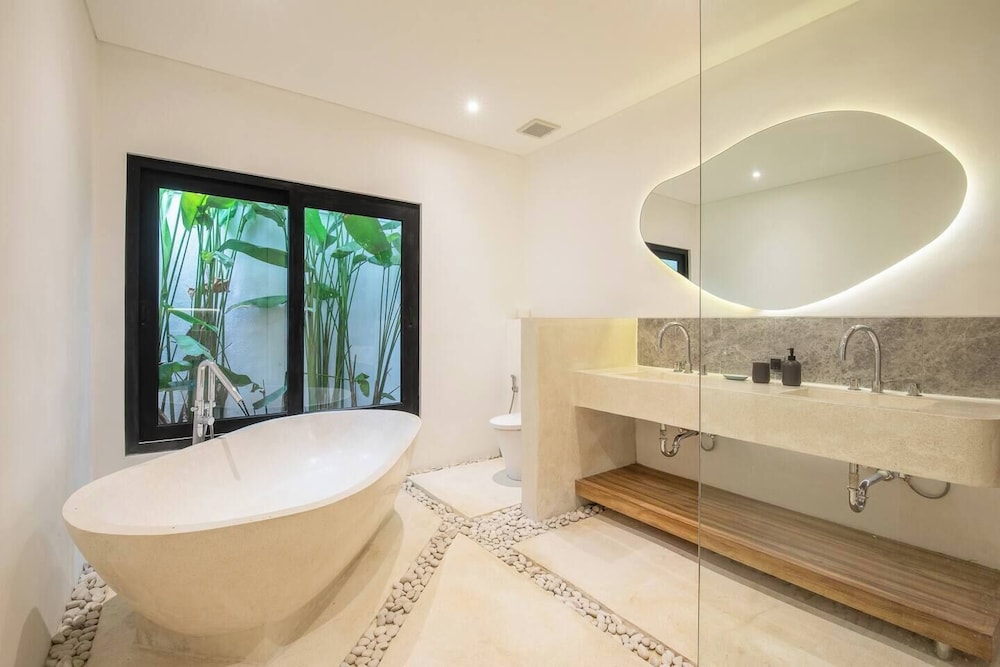 Chic 3BR Villa Modern Comfort in Central Seminya