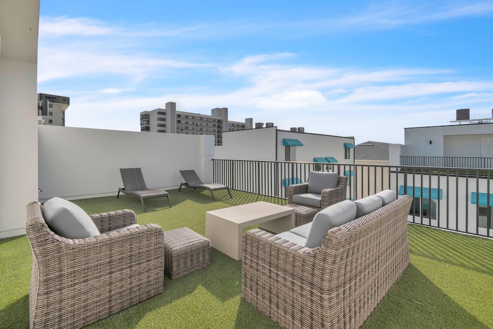Azul Townhomes A4 - Sunset