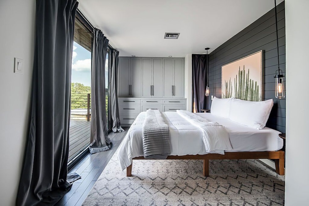 Luxury Hill Country Container Home - Near Alamo Springs Cafe