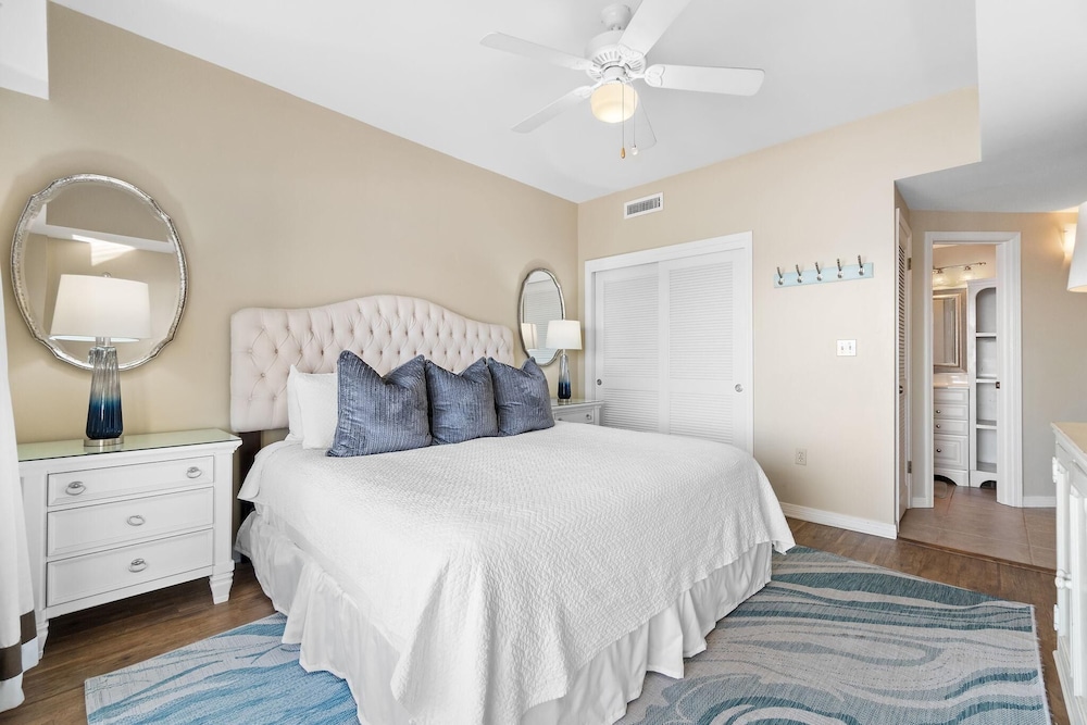 The Palms West 813