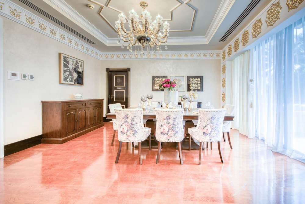 Majestic Resort Villa w Private Pool on The Palm