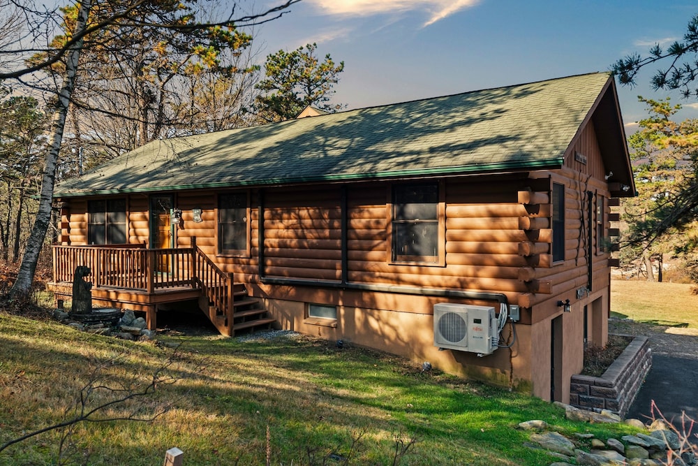 Deer Haven Cabin by Avantstay Waterfront Dock Firepit