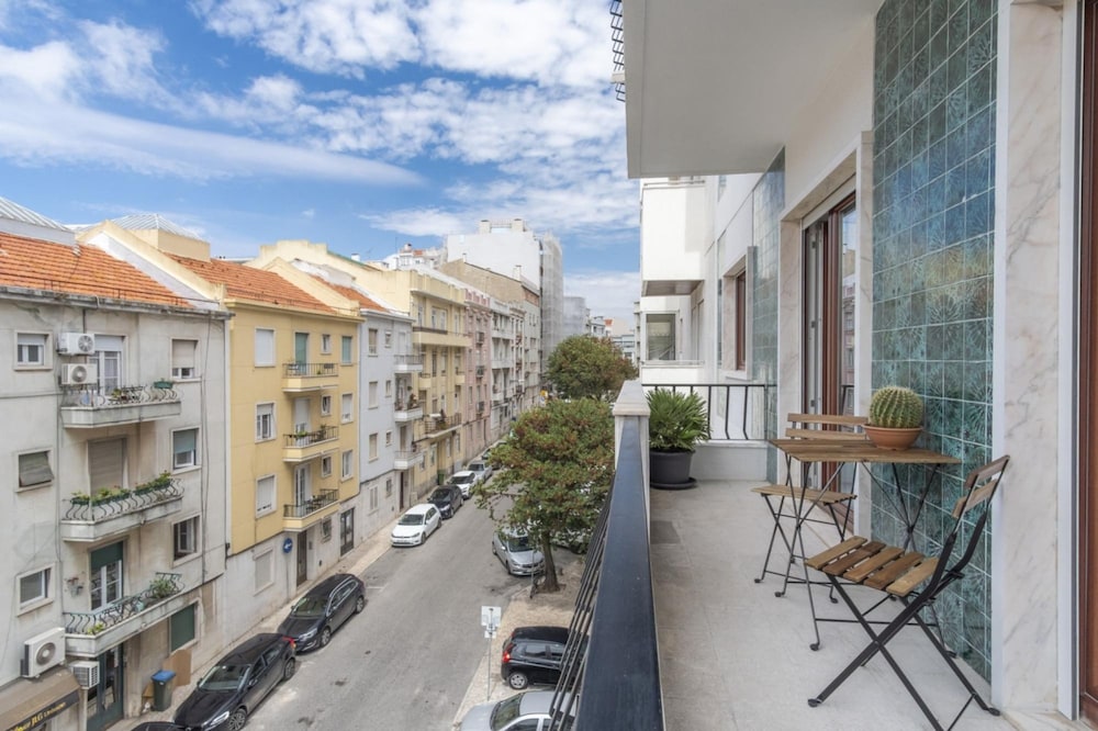LV Premier Amoreiras AM3 Modern Space AC Lift view 2