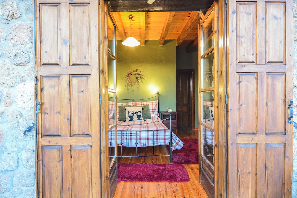 Petrino Lodge