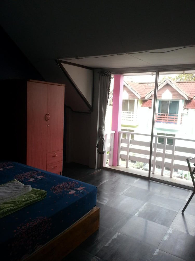 Yai Shop & Rooms view 3