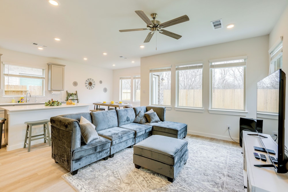 Family-friendly Home w/ Yard in Hockley!