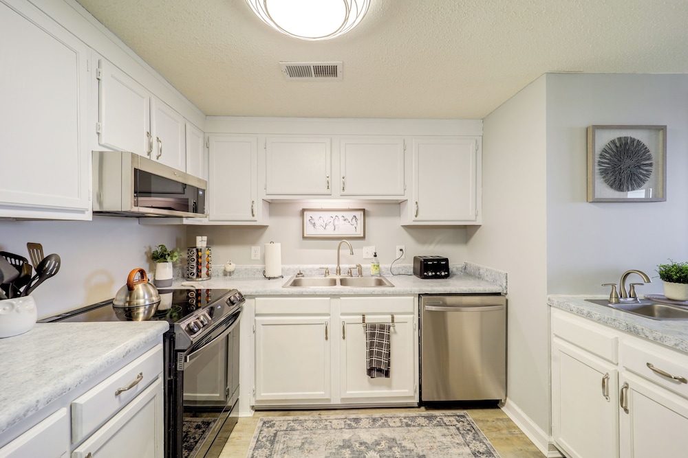 3 Mi to Sugar Mountain Ski Resort: Cozy Getaway!